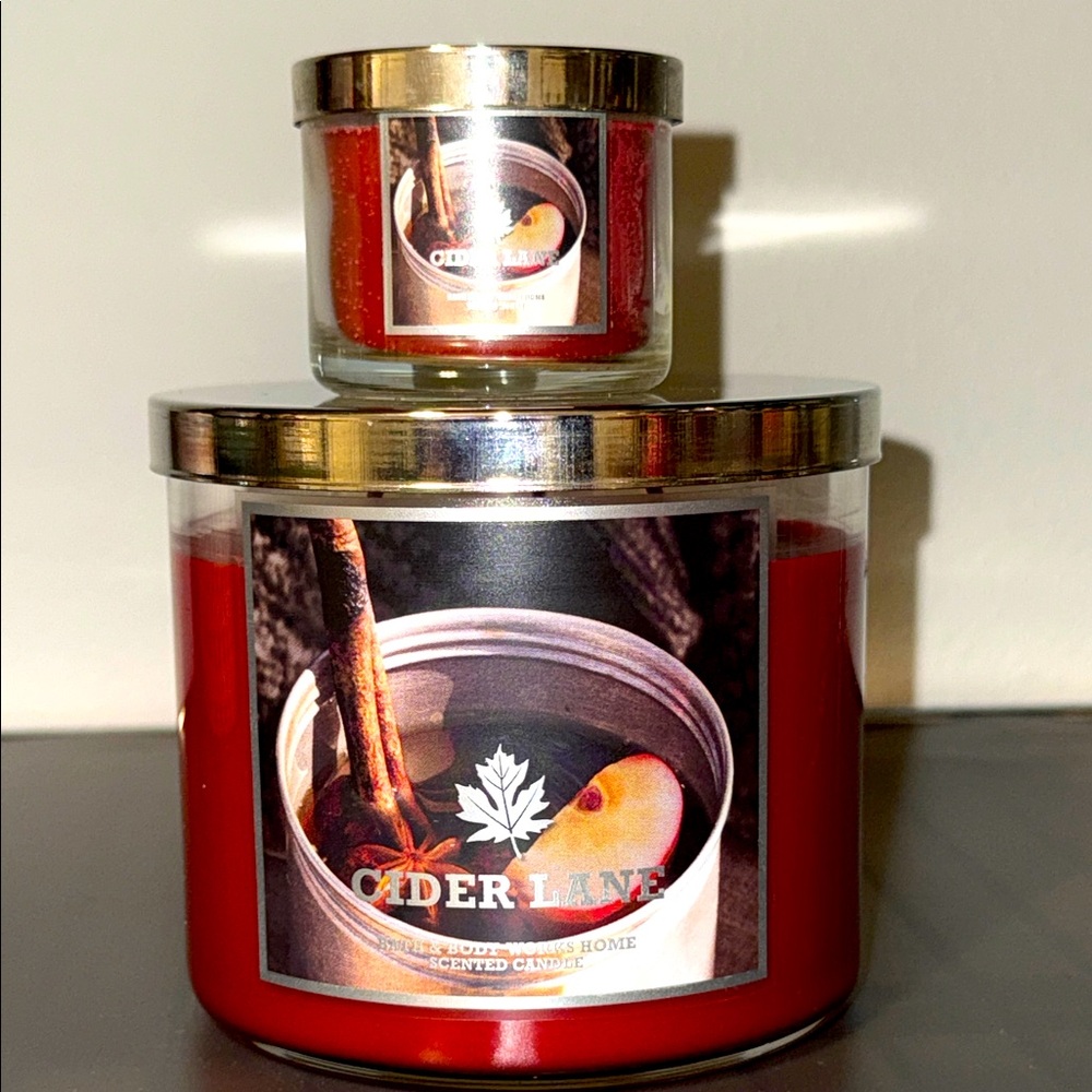 Bath & Body Works Cider Lane
🍁RARE & HTF 3WICK & MINI DUO🍁
2013 Collection